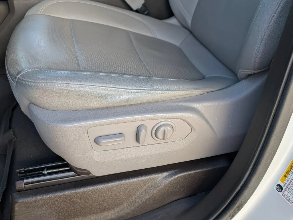 Used 2023 White GMC SLT image 32