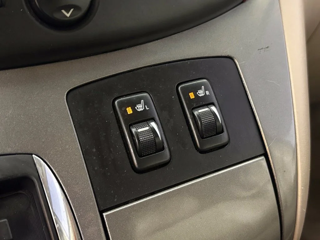 Used 2006 White Toyota XLE image 24