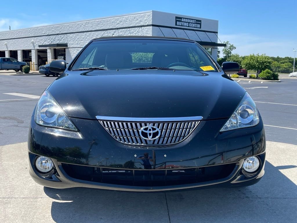 Used 2005 Black Toyota SLE image 2