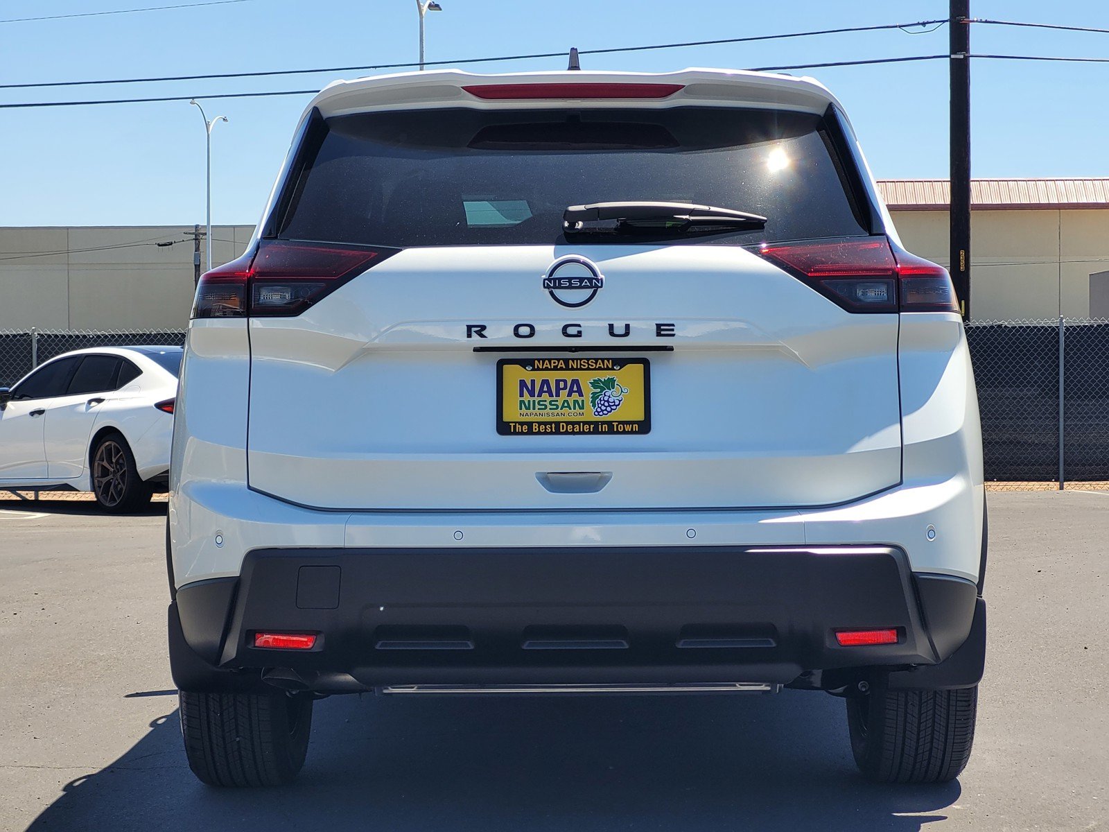 New 2026 Everest White Pearl Tricoat Nissan Dark Armor image 6