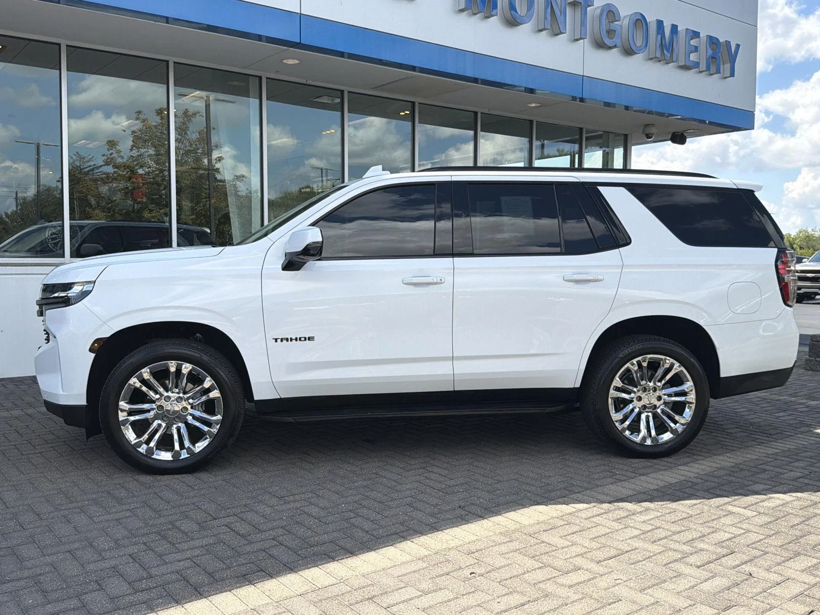 Used 2022 SUMMIT WHITE Chevrolet RST image 2