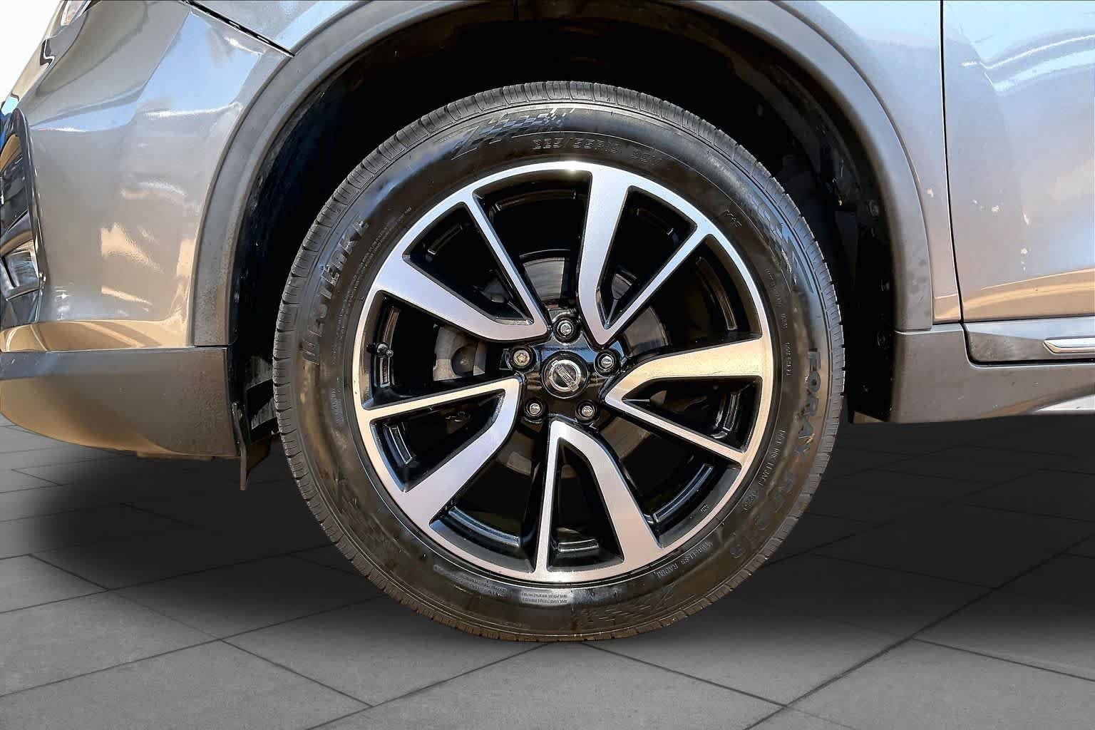 Used 2017 Gun Metallic Nissan SL image 9