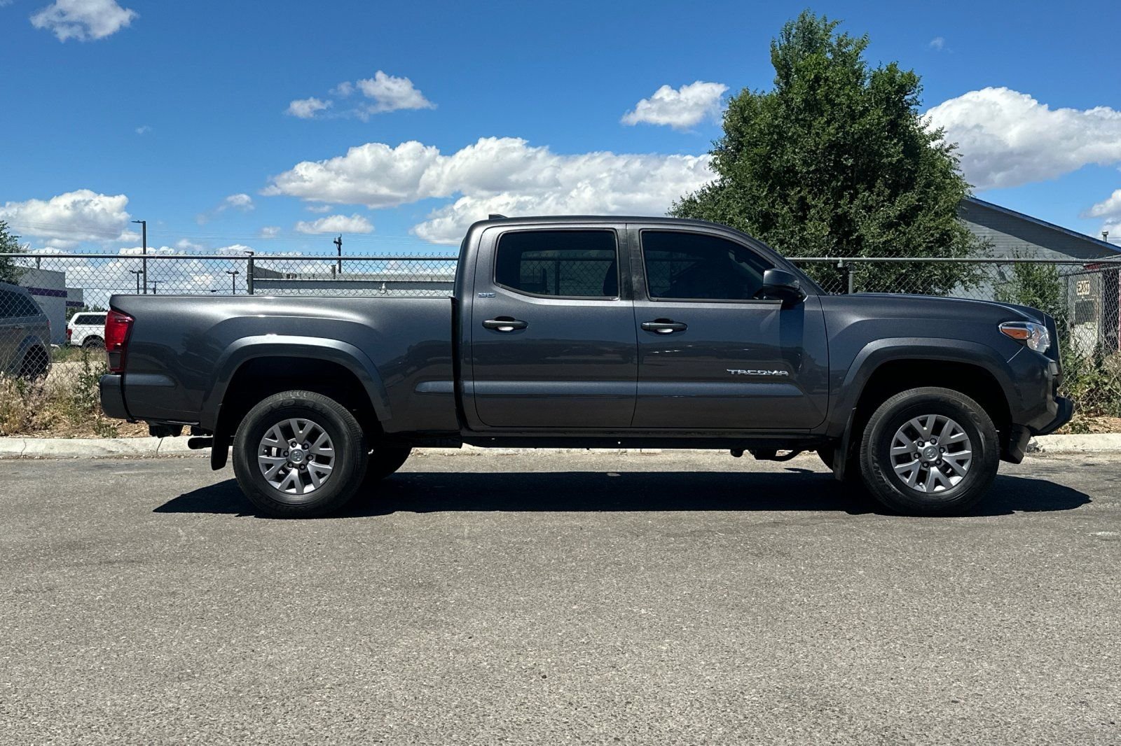 Used 2019  Toyota SR5 image 3