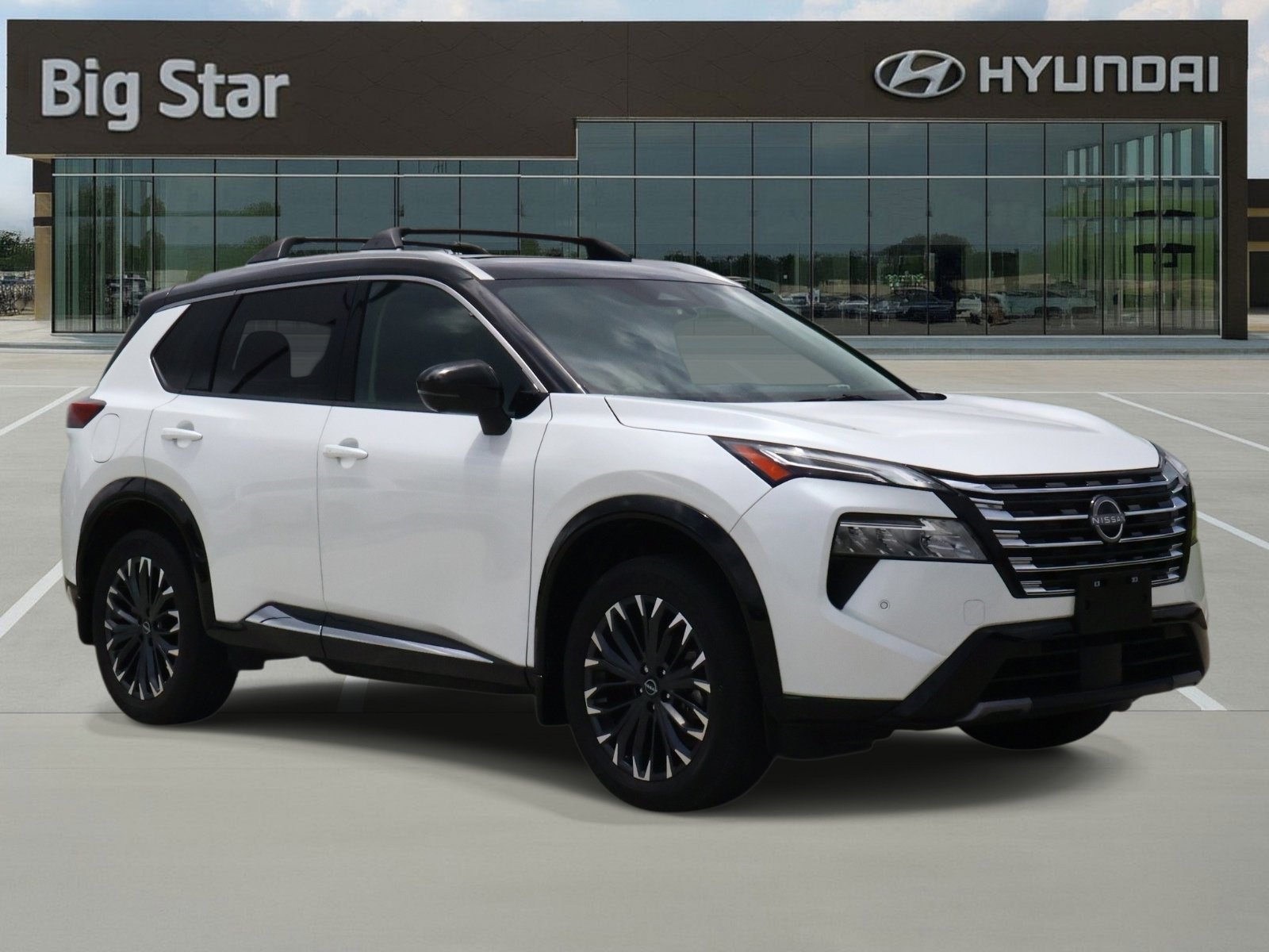 Used 2025 Everest White Pearl/Super Black Nissan Platinum image 6