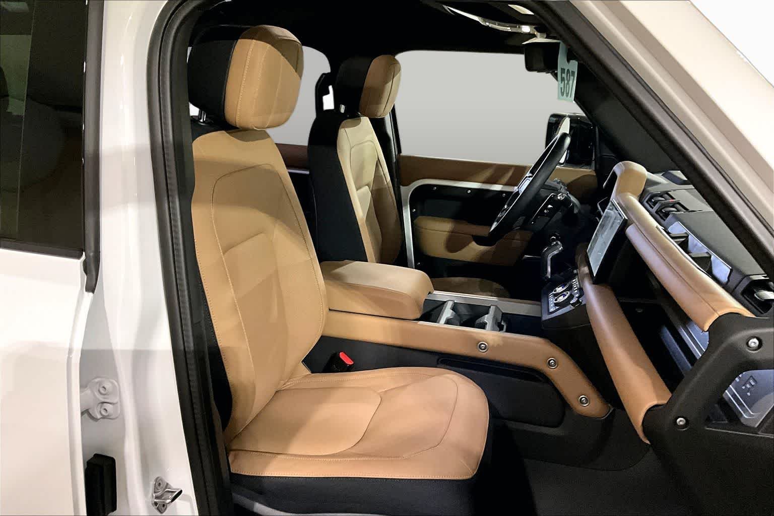 Used 2025 Fuji White Land Rover V8 image 7