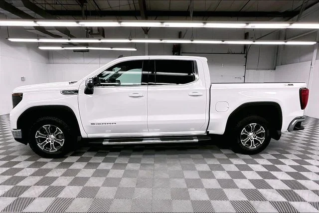 Used 2024 Summit White GMC SLE image 14