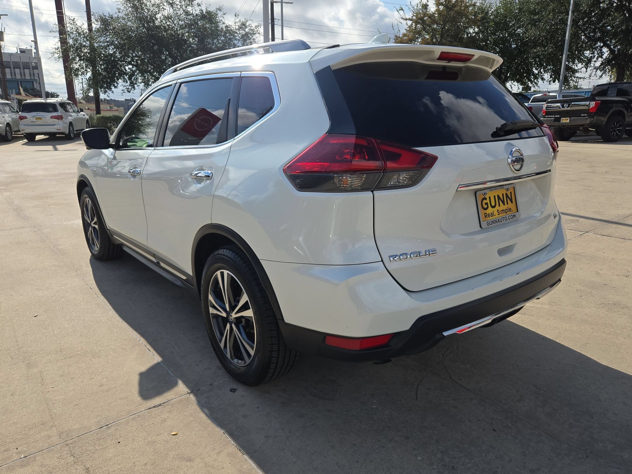 Used 2018 Pearl White Nissan SL image 5