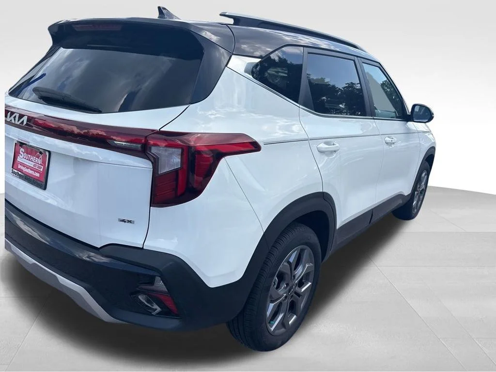 Used 2024 White Kia SX image 10