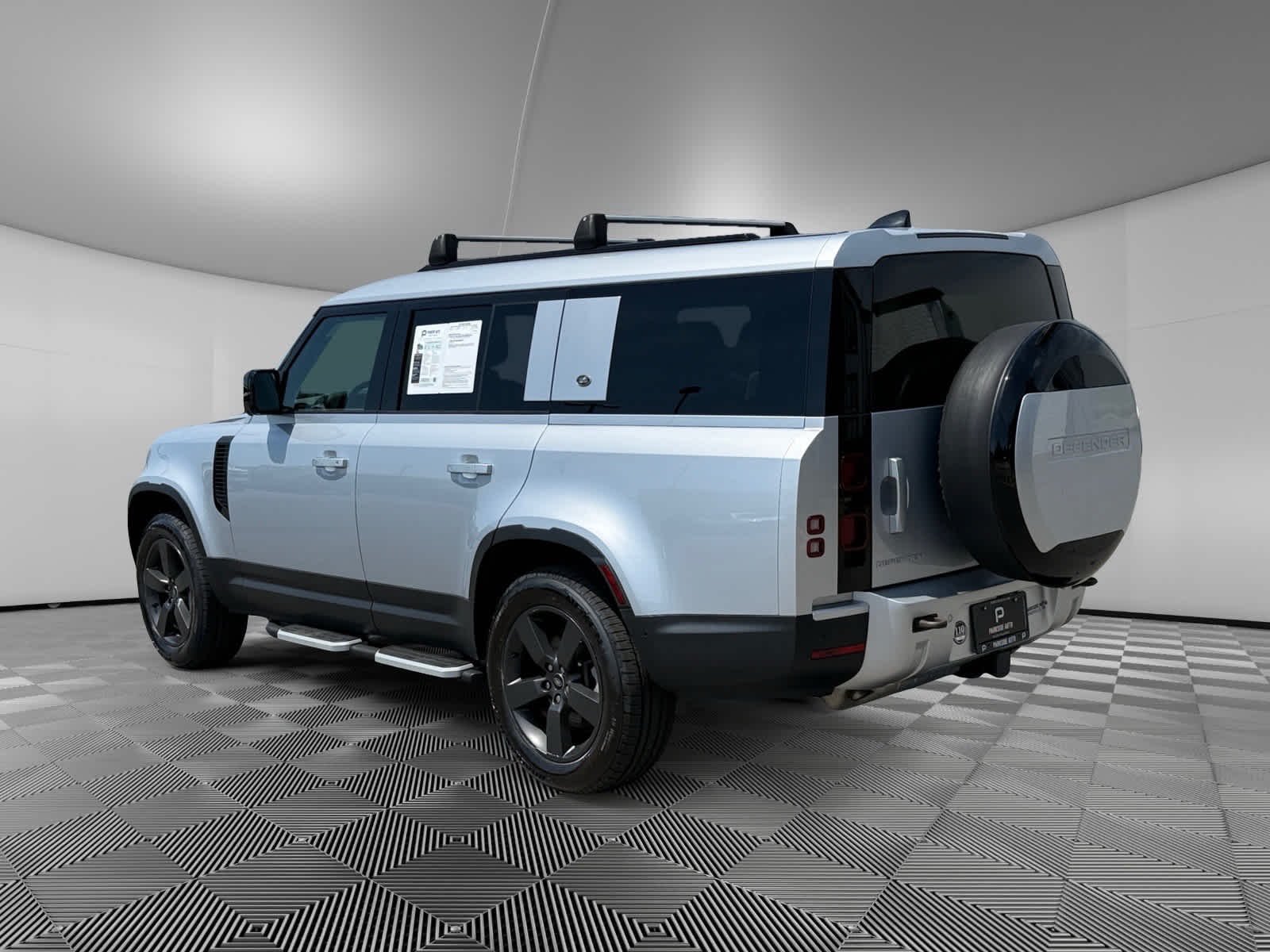 Used 2024 Hakuba Silver Metallic Land Rover S image 3
