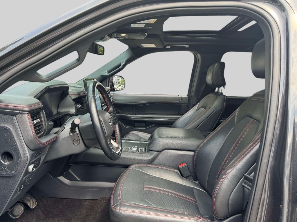 Used 2022  Ford Limited image 18