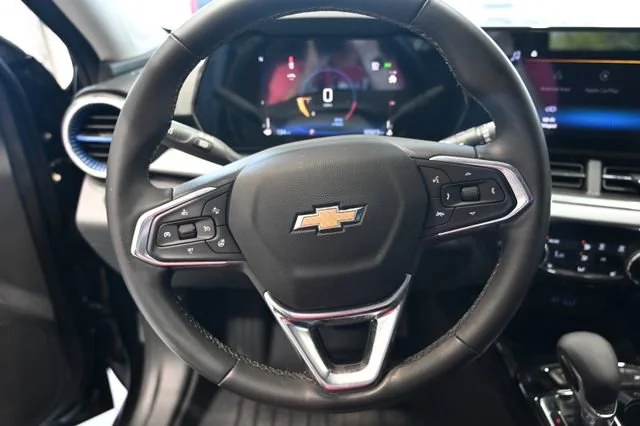 Used 2025 Mosaic Black Metallic Chevrolet LT image 20