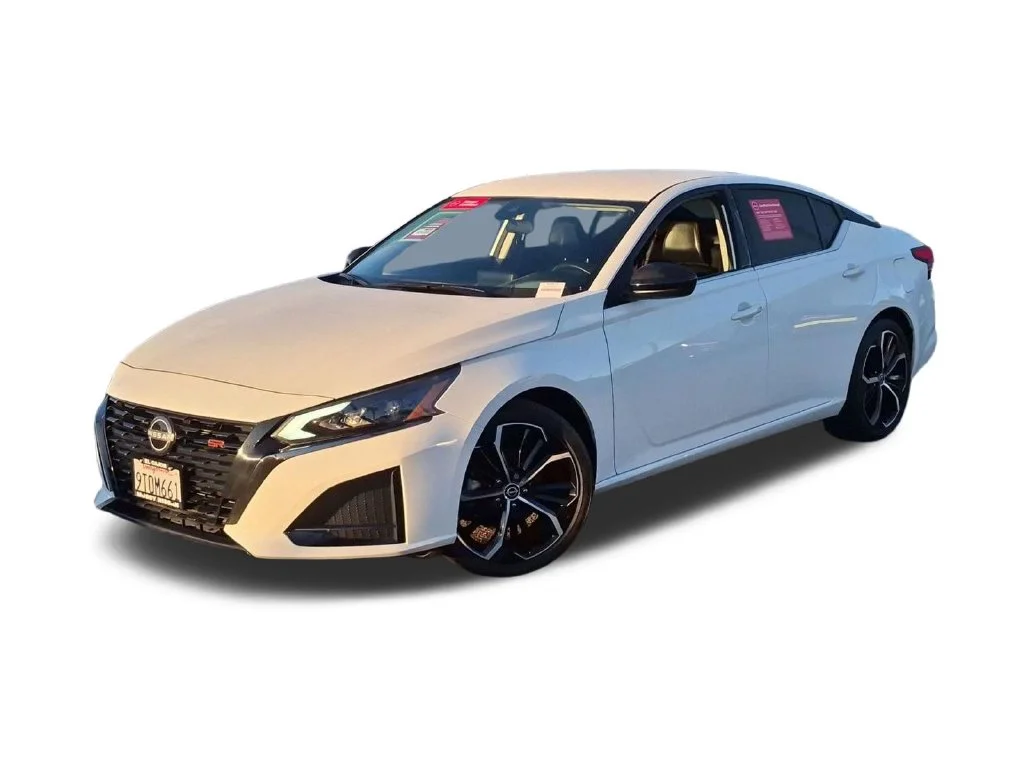 Used 2025 White Nissan 2.5 SR image 1