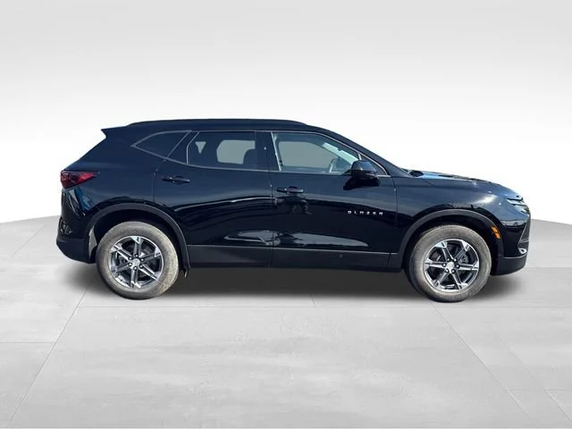 Used 2025 Black Chevrolet 2LT image 6
