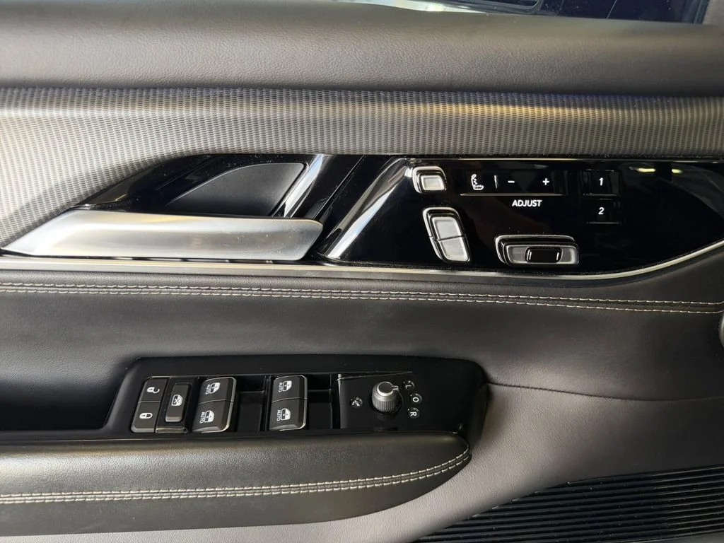Used 2022 White Jeep Series II image 30