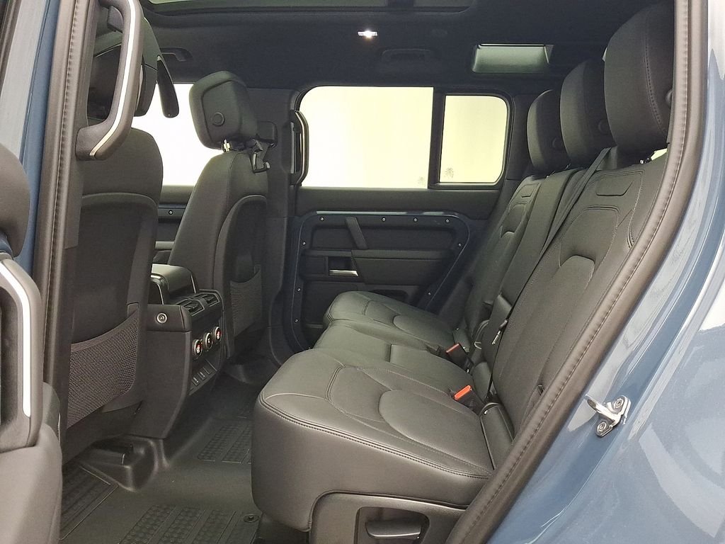 New 2026 Tasman Blue Metallic Land Rover S image 6