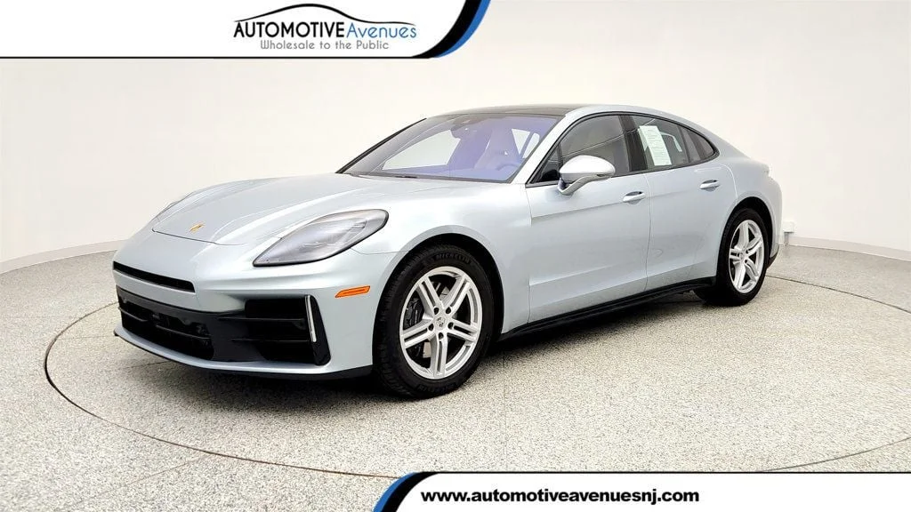 2024 Porsche Panamera 4's photo