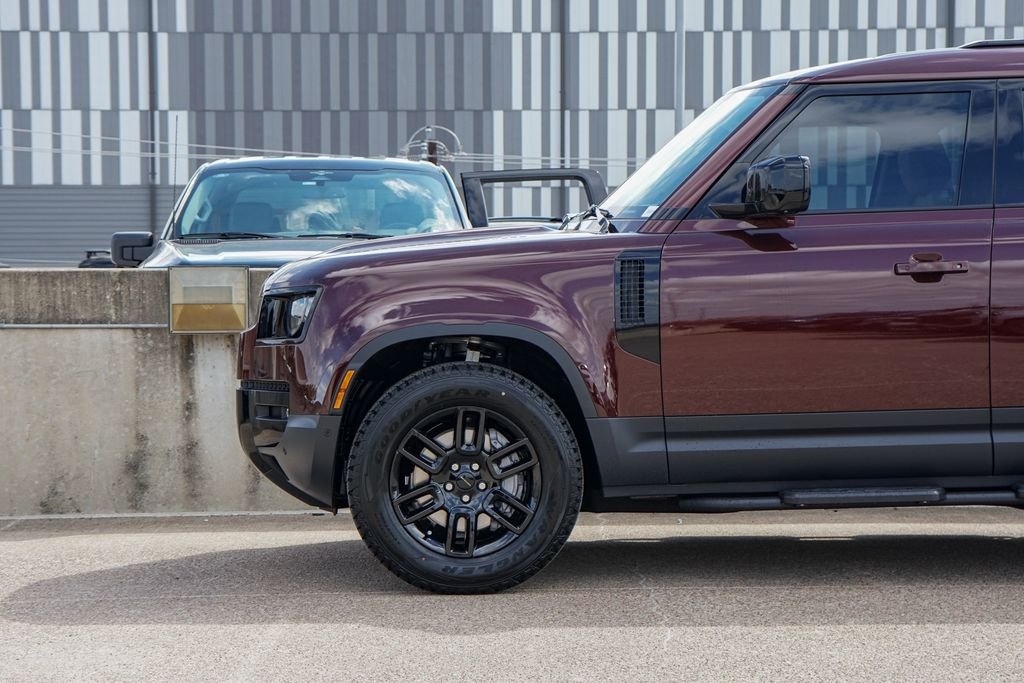 New 2026 Sedona Red Metallic Land Rover S image 7