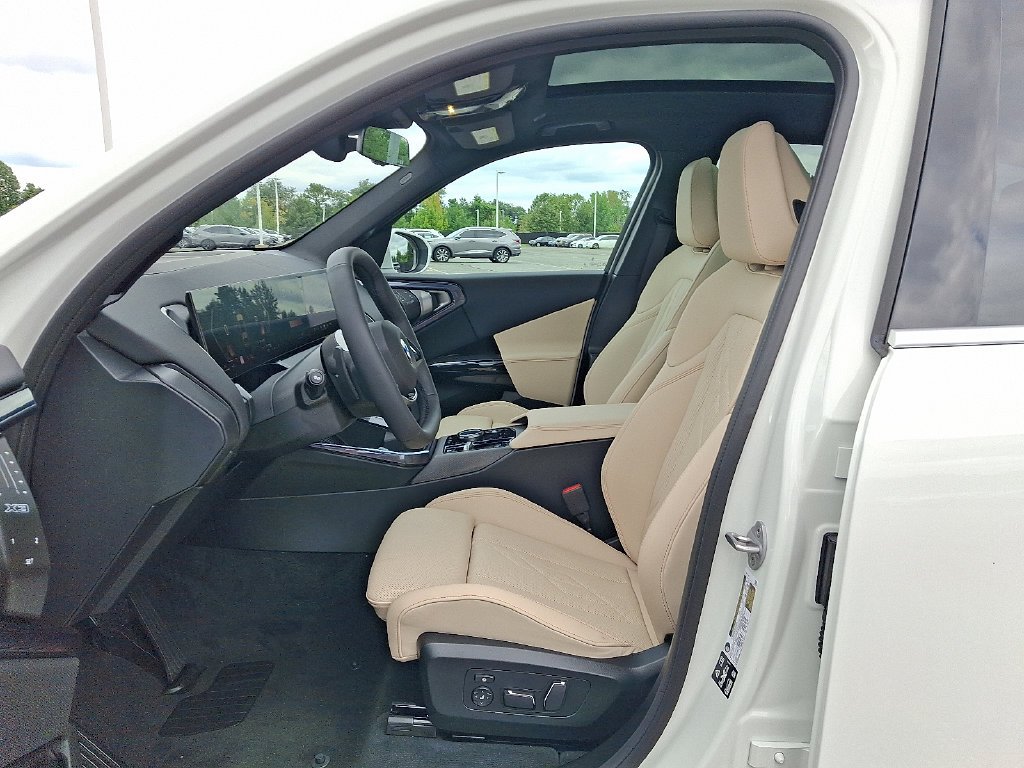 New 2026 Alpine White BMW 30 xDrive image 6