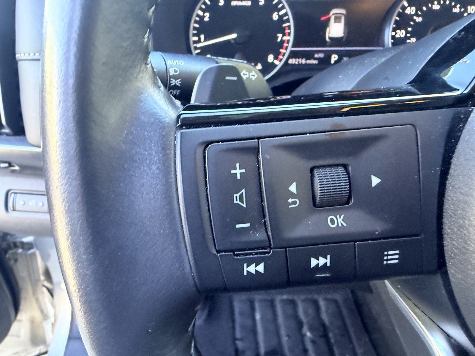 Used 2025 Silver Nissan SL image 15