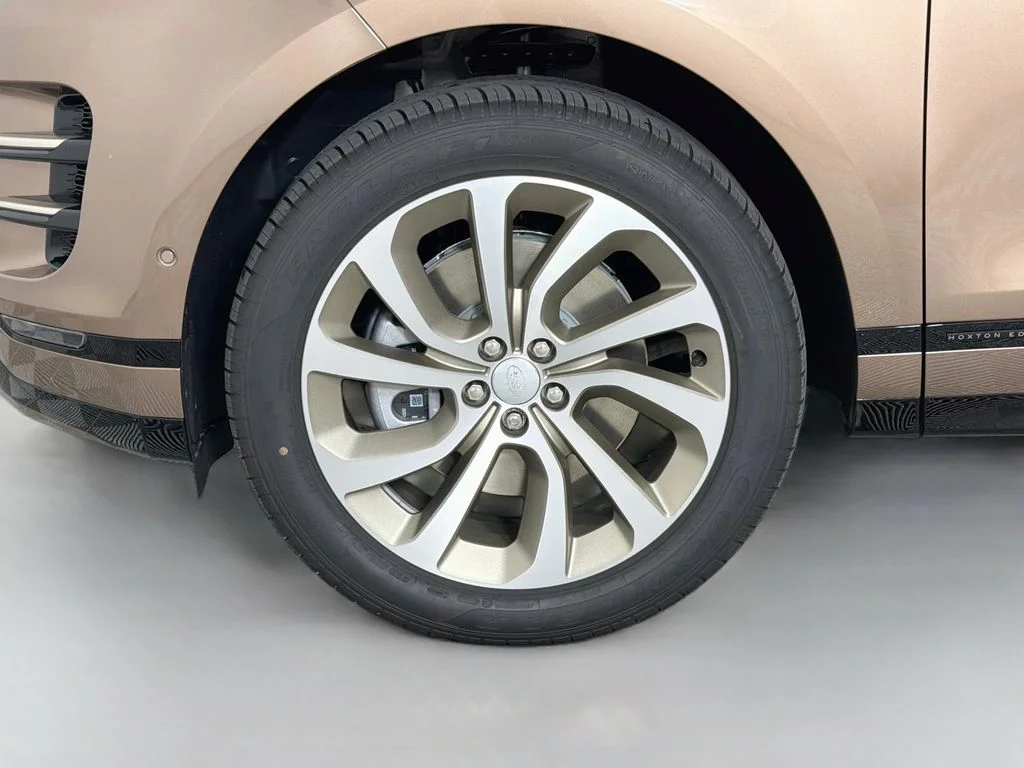 New 2026 Corinthian Bronze Land Rover Hoxton Edition image 33