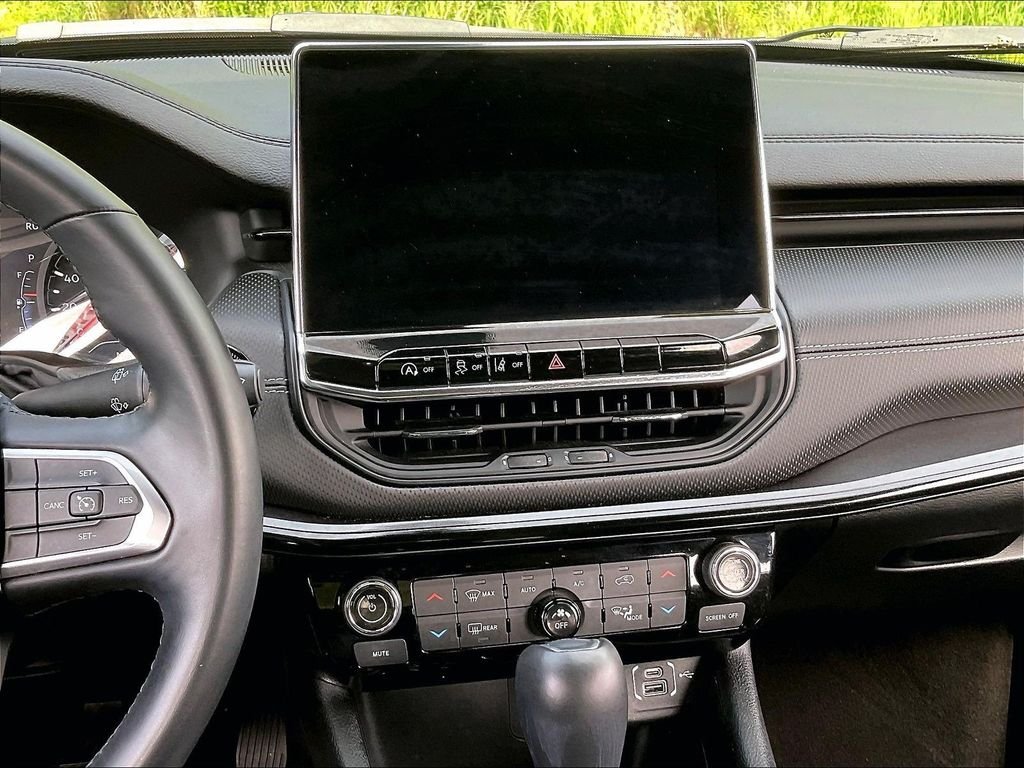 Used 2022 Gray Jeep Altitude image 18