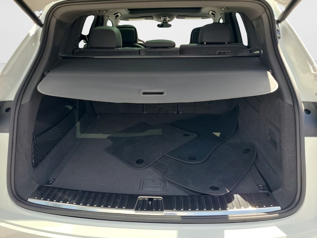 Used 2021  Porsche Base image 9