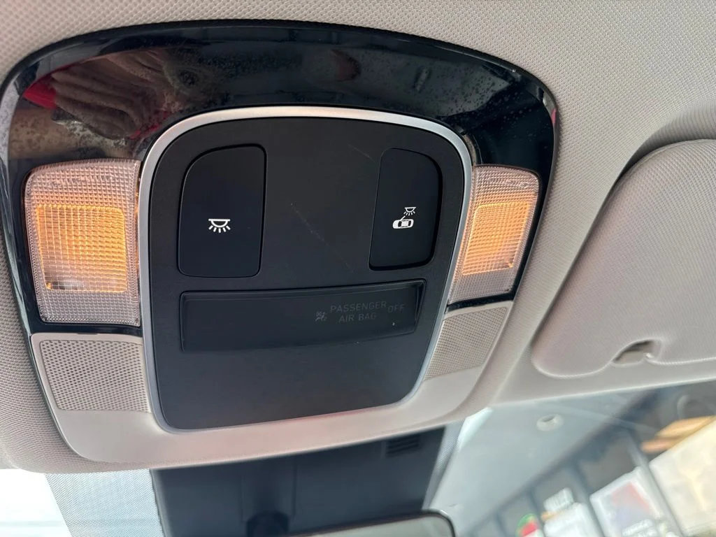 Used 2020 Blue Hyundai SE image 18