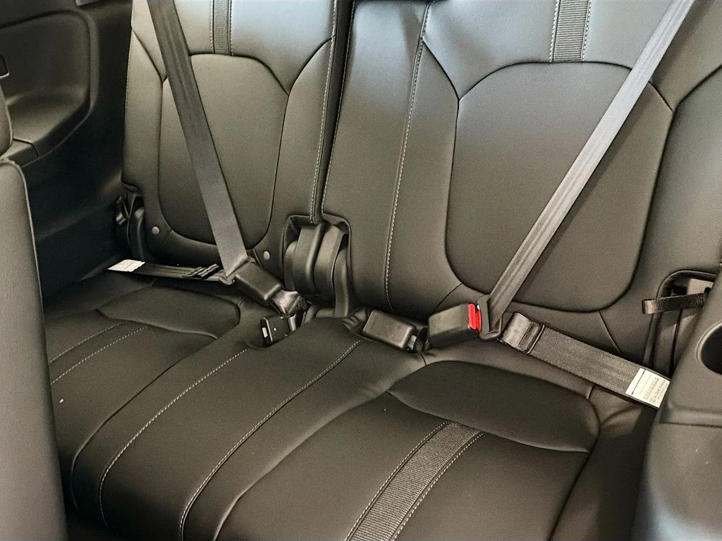 Used 2026 Solar Silver Metallic Honda EX-L image 18