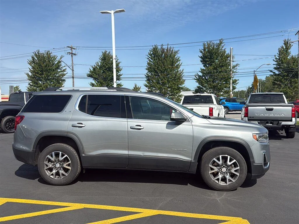 Used 2023 Sterling Metallic GMC SLE image 8