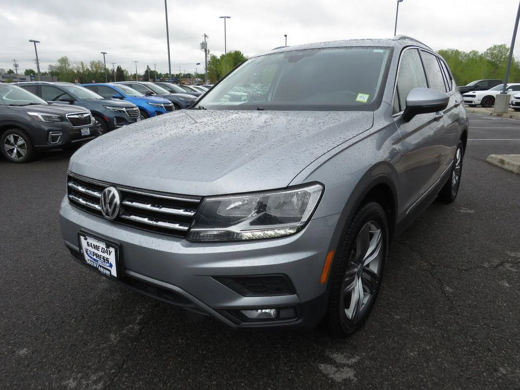 Used 2020 Silver Metallic Volkswagen 2.0T SEL image 11