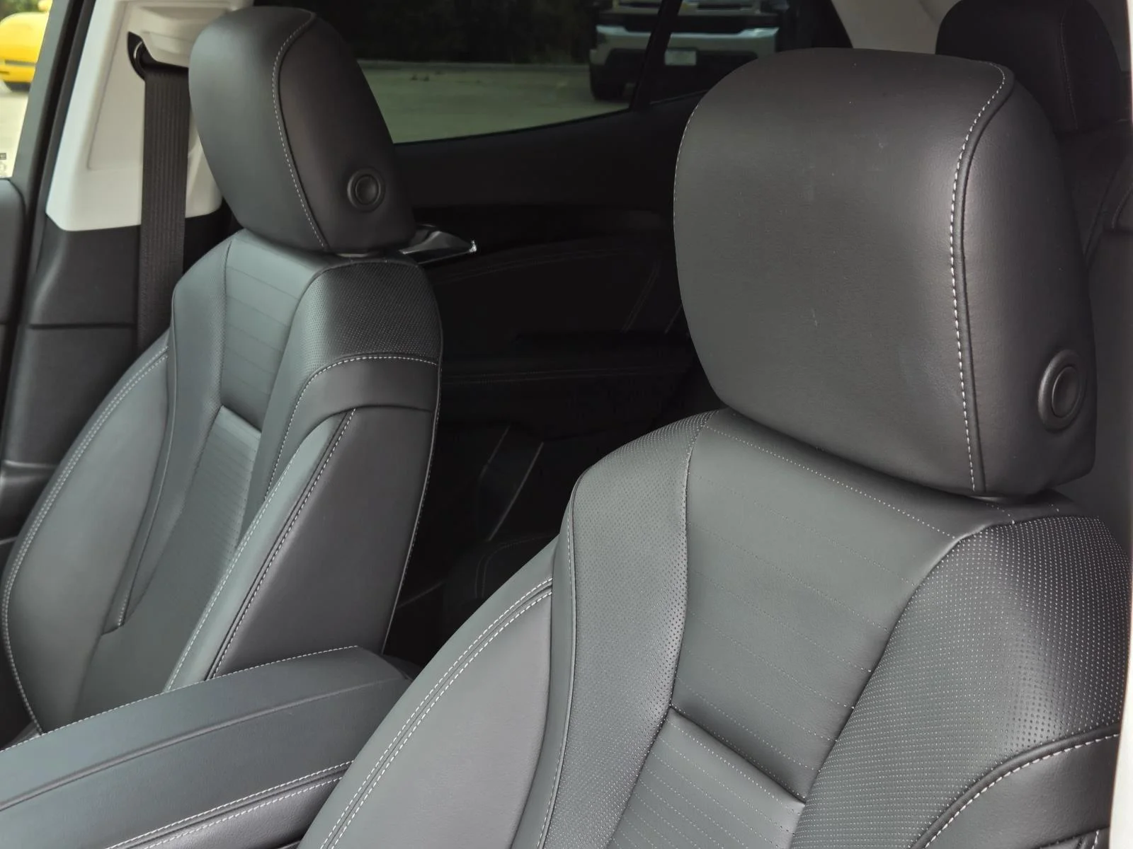 Used 2025 Ebony Twilight Metallic Buick Preferred image 30