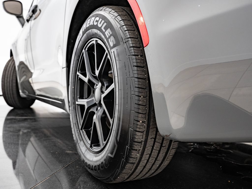 Used 2022 Ceramic Gray Clearcoat Chrysler Touring L image 46