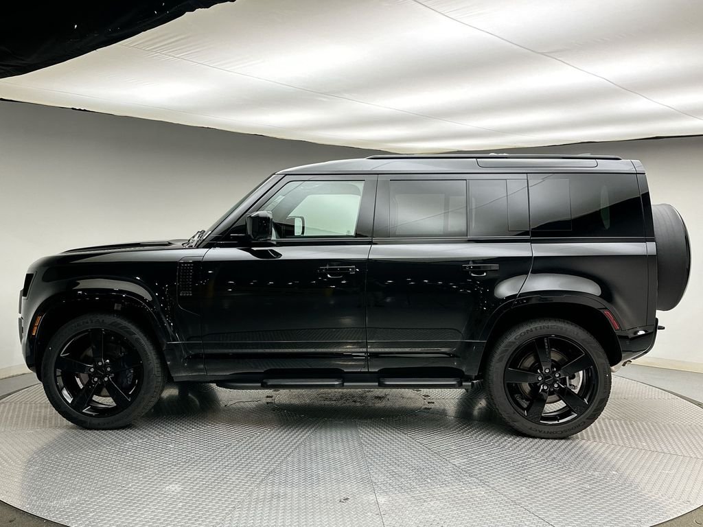 New 2026 Santorini Black Land Rover X-Dynamic SE image 2