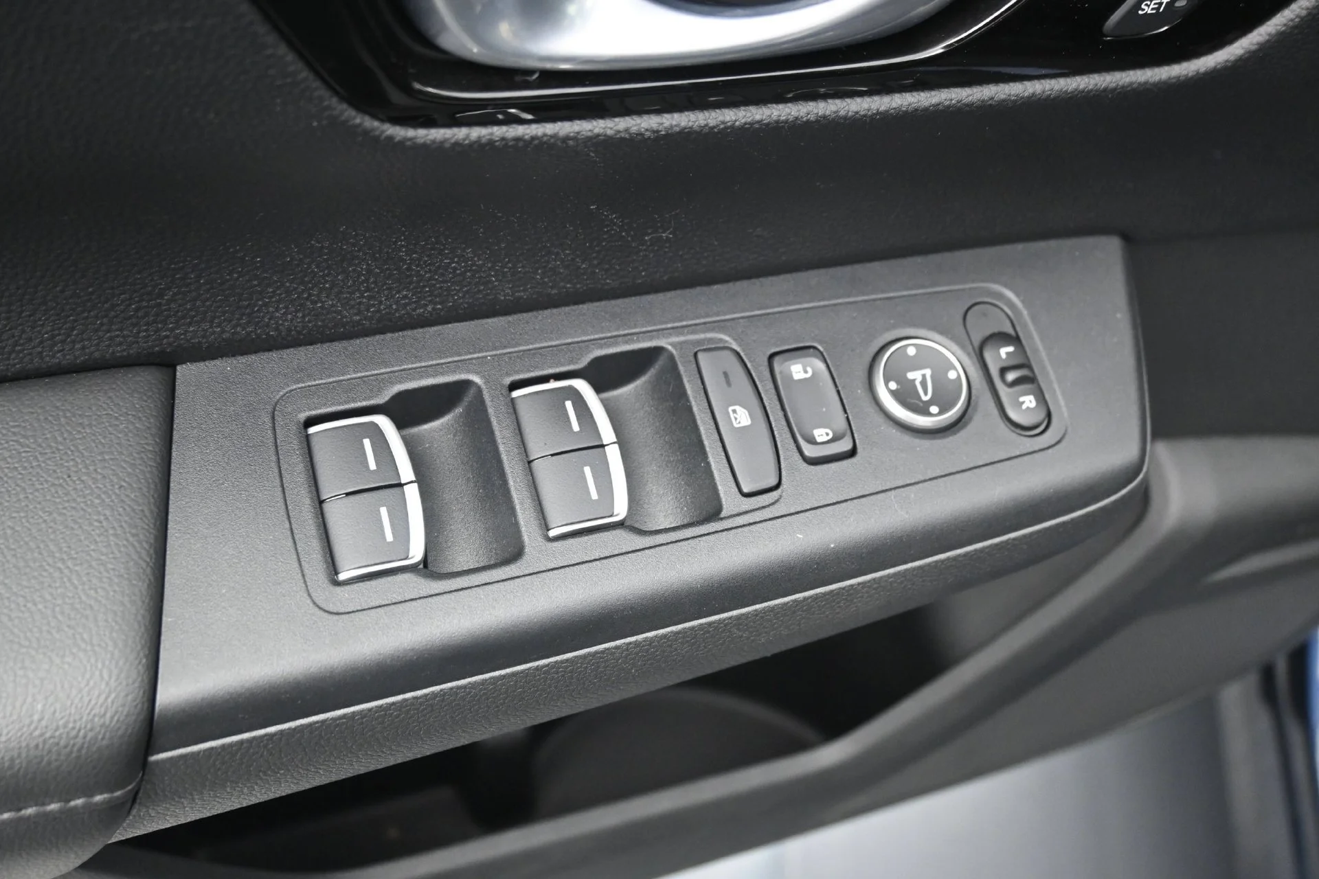 Used 2023 CANYON RIVER BLUE Honda EX-L AWD image 22