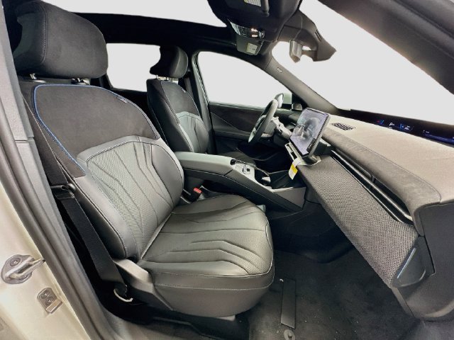 New 2027 White BMW 50 xDrive image 22