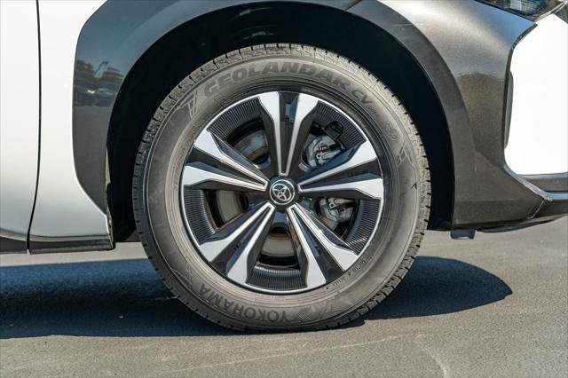 Certified Used 2023 WIND CHILL PEARL* Toyota  image 12