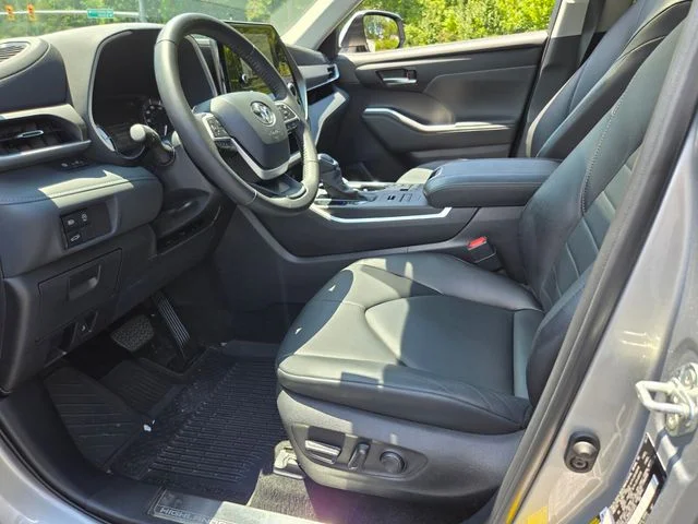 Used 2024 Silver Toyota XLE image 10