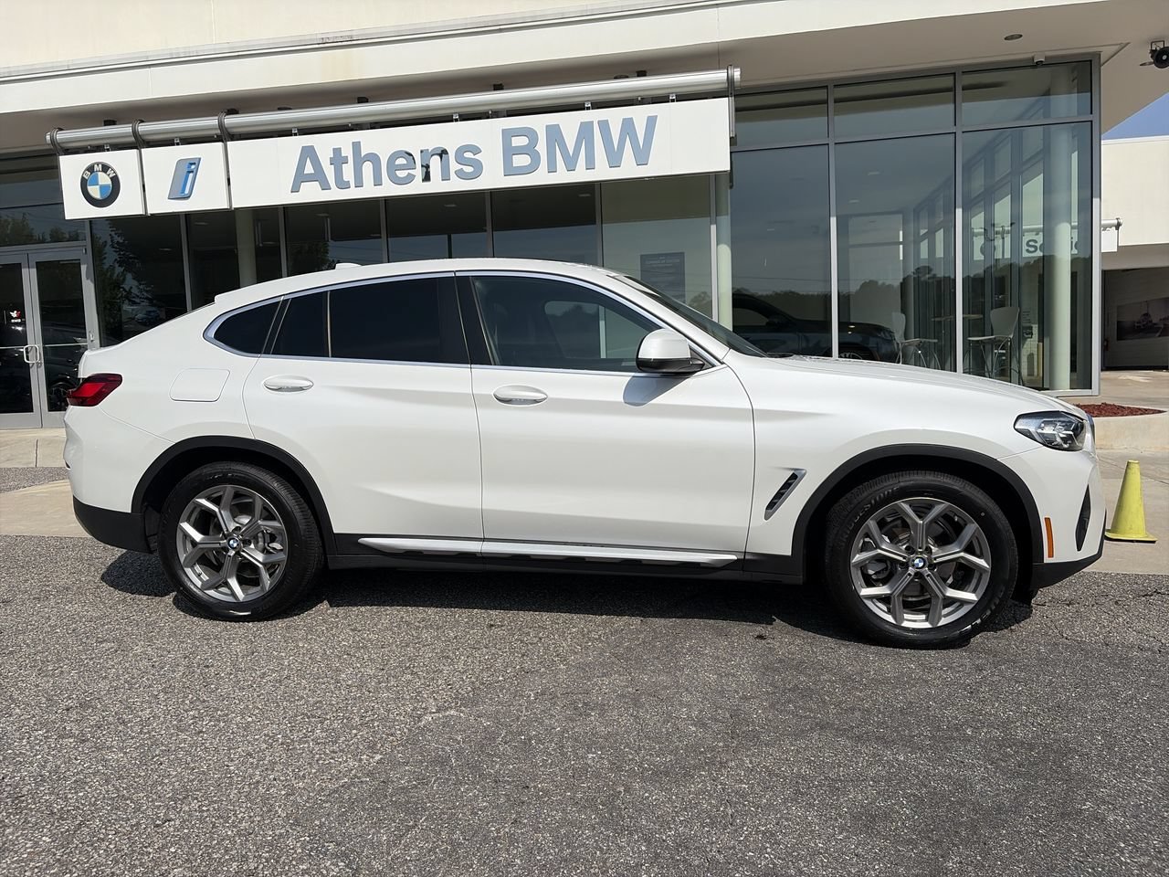 Certified Used 2025 Alpine White BMW xDrive30i image 9