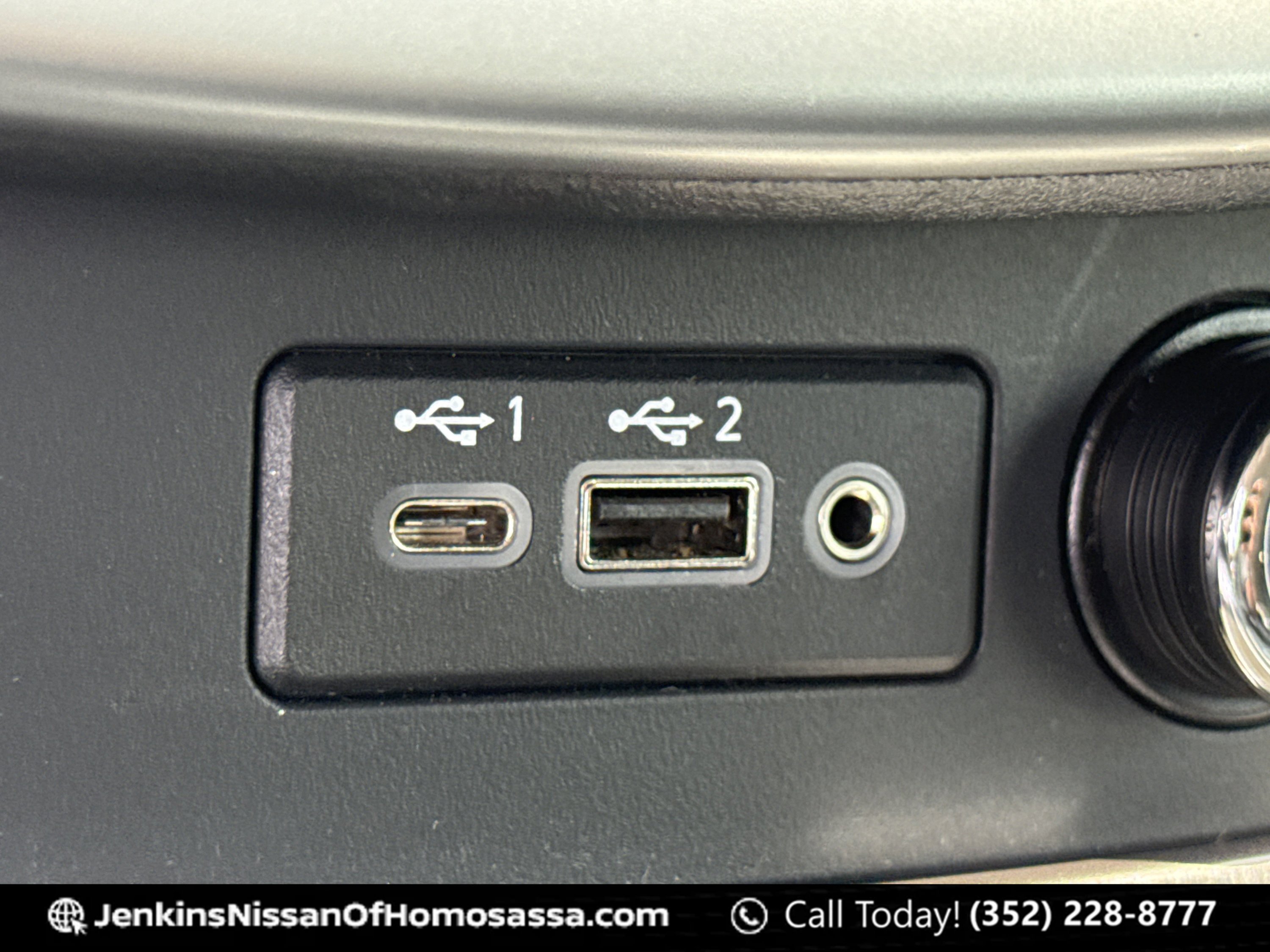 Used 2023 Pearl White Tricoat Nissan SV image 28
