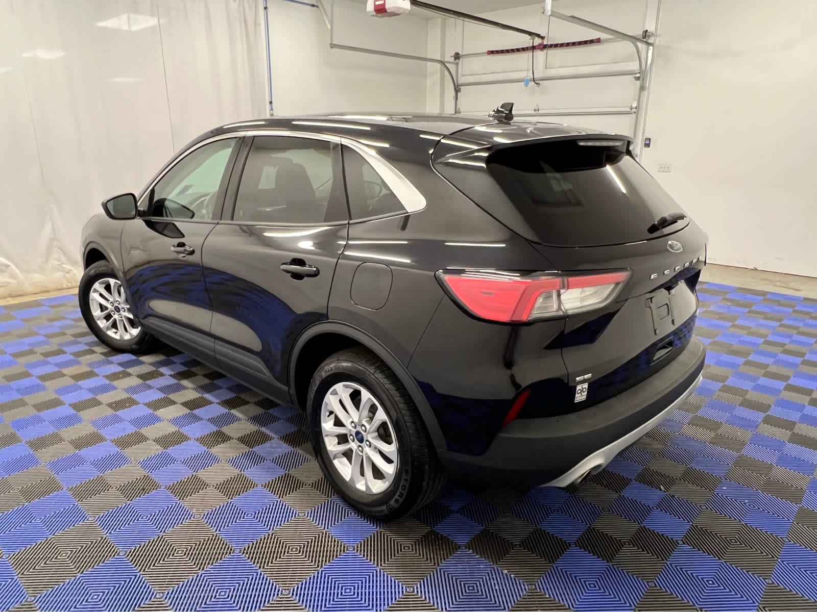 Used 2020 Agate Black Ford SE image 4