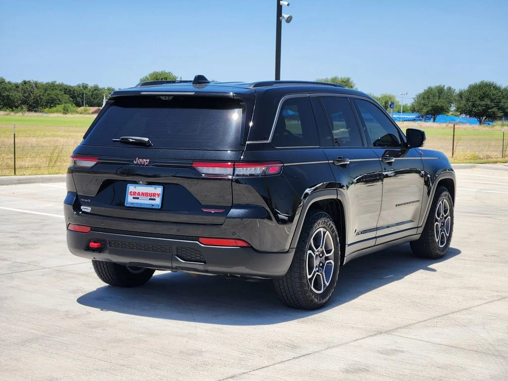 Used 2022 Black Jeep Trailhawk image 6