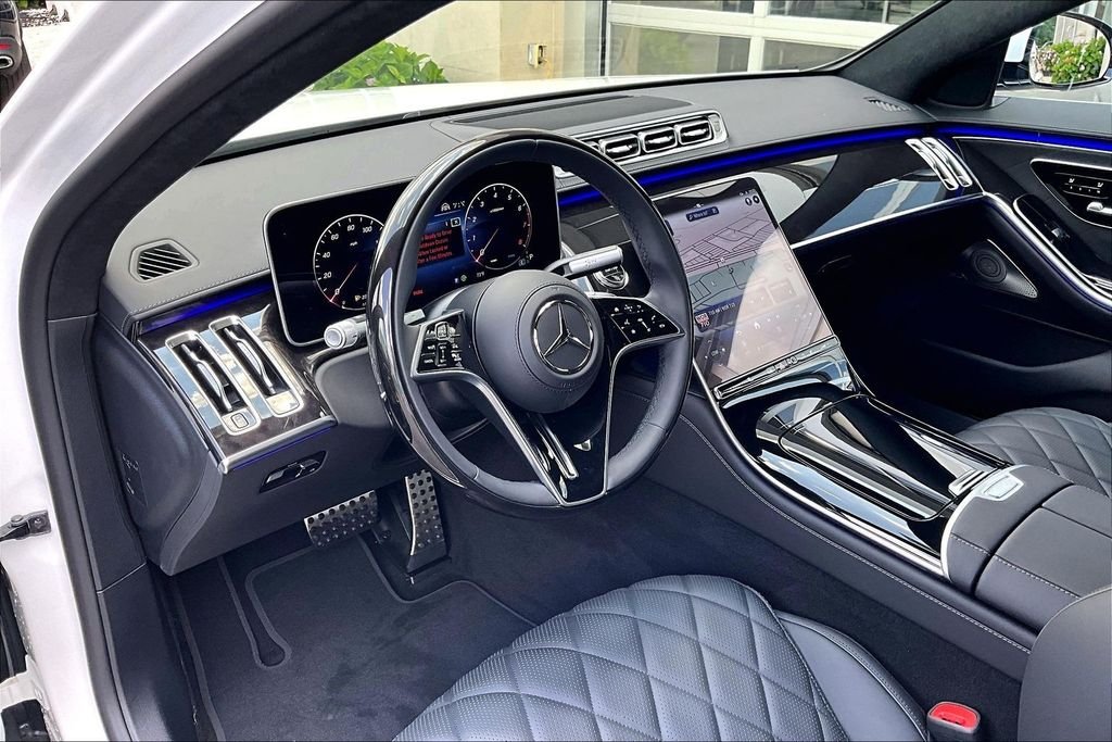 New 2026 MANUFAKTUR Moonlight White Metallic Mercedes-Benz S 580 image 6