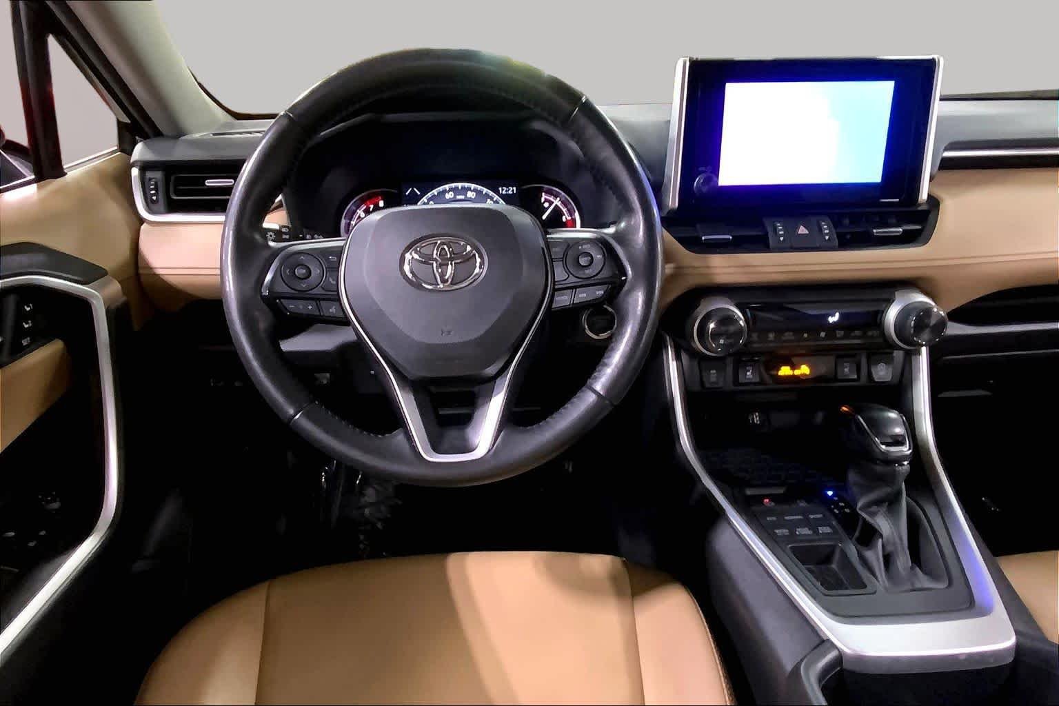 Used 2023 Midnight Black Metallic Toyota XLE Premium image 6