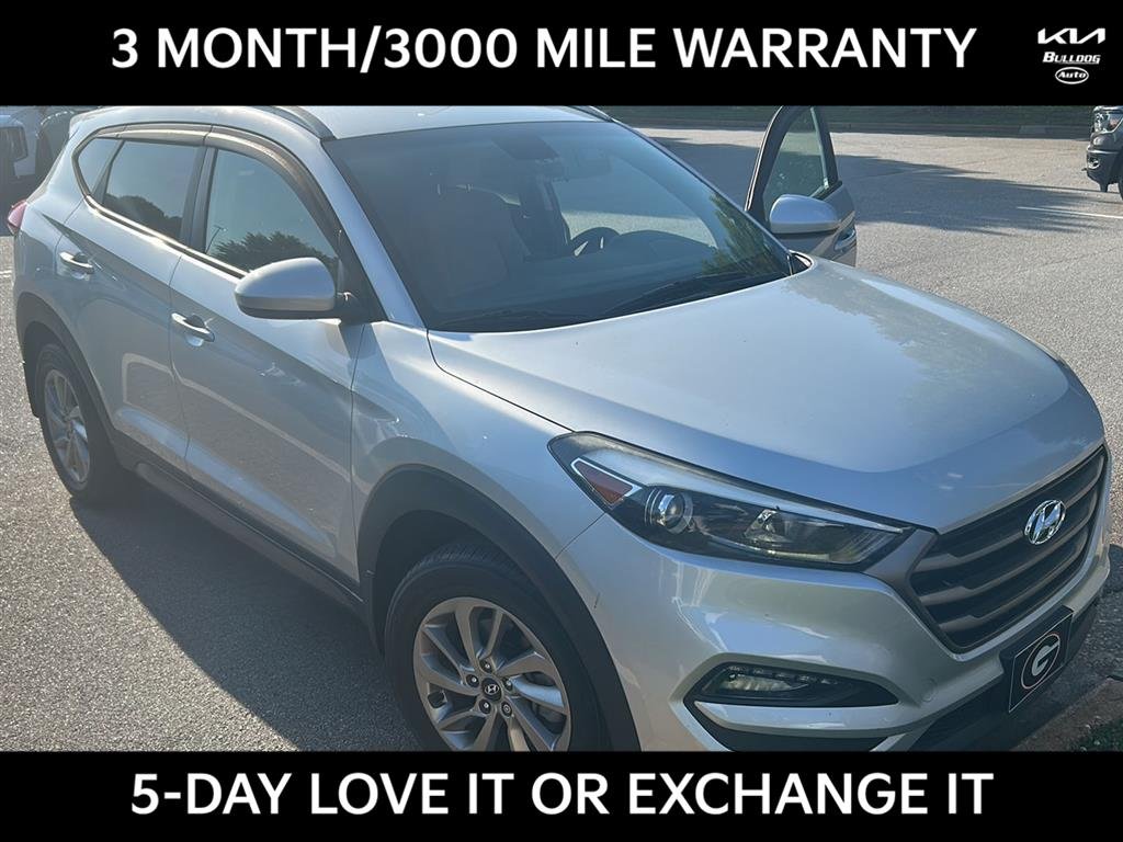 Used 2016 Molten Silver Hyundai SE image 1