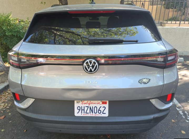 Used 2023 Silver Volkswagen Pro S image 2