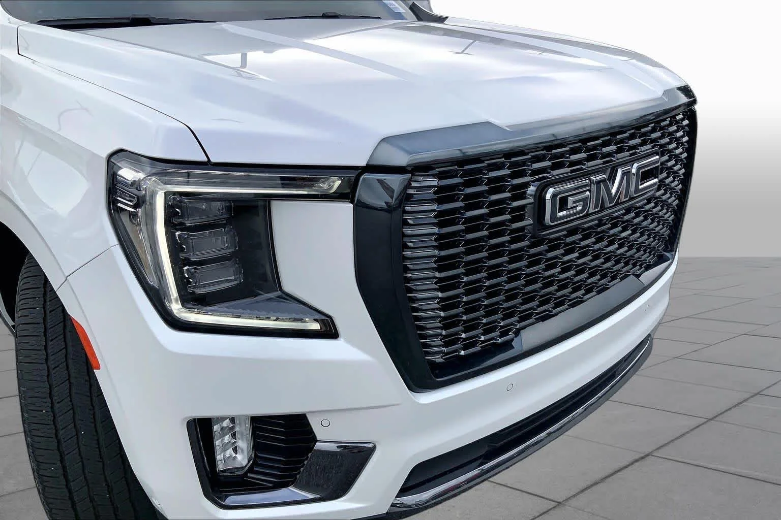 Certified Used 2023 White Frost Tricoat GMC Denali Ultimate image 29