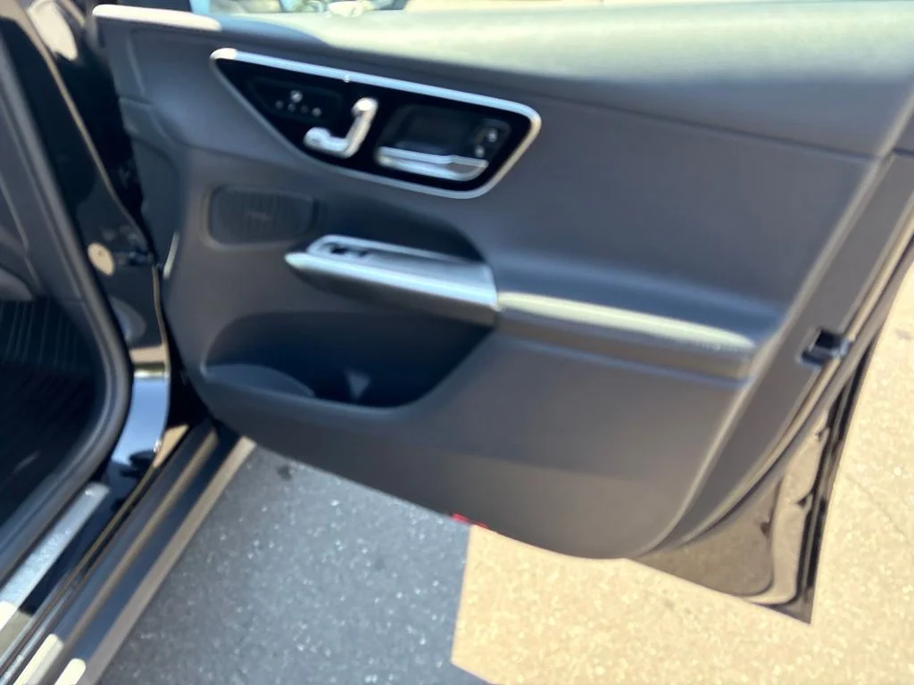 New 2027 Obsidian Black Metallic Mercedes-Benz GLC 300 image 58
