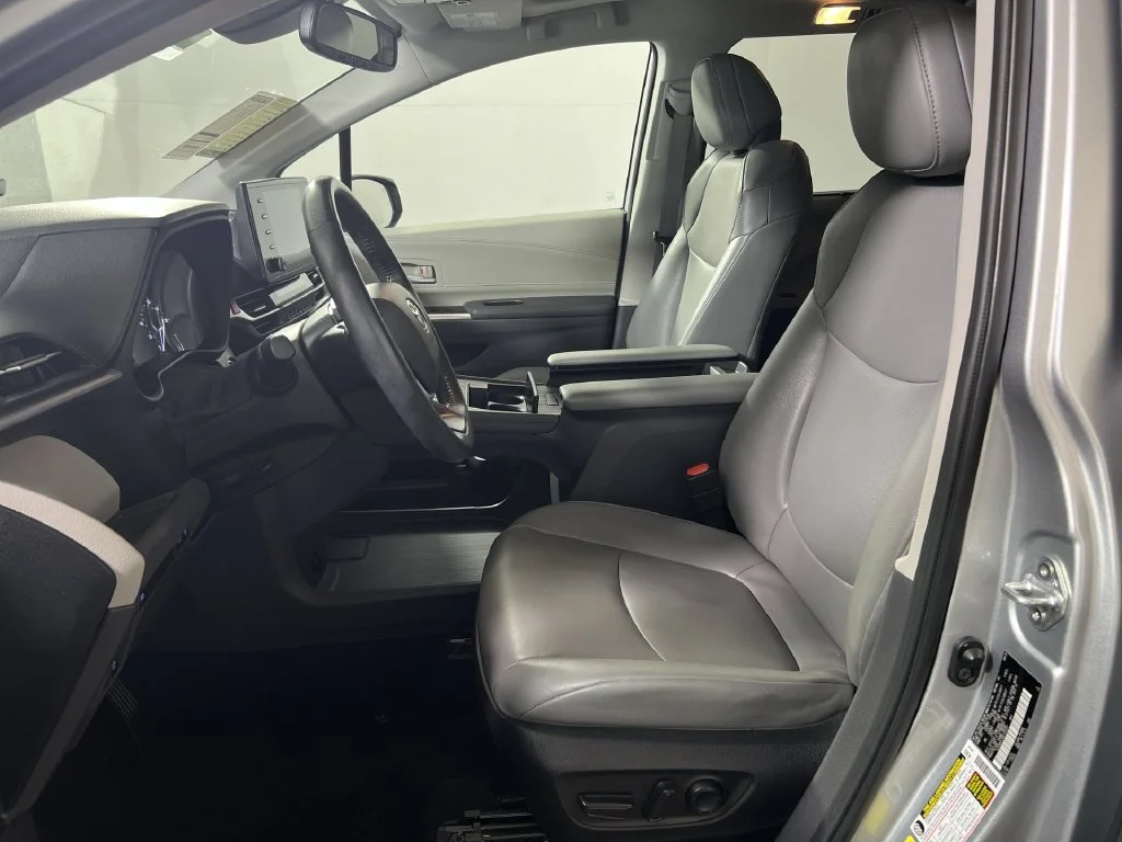 Used 2022 Silver Toyota XLE image 13