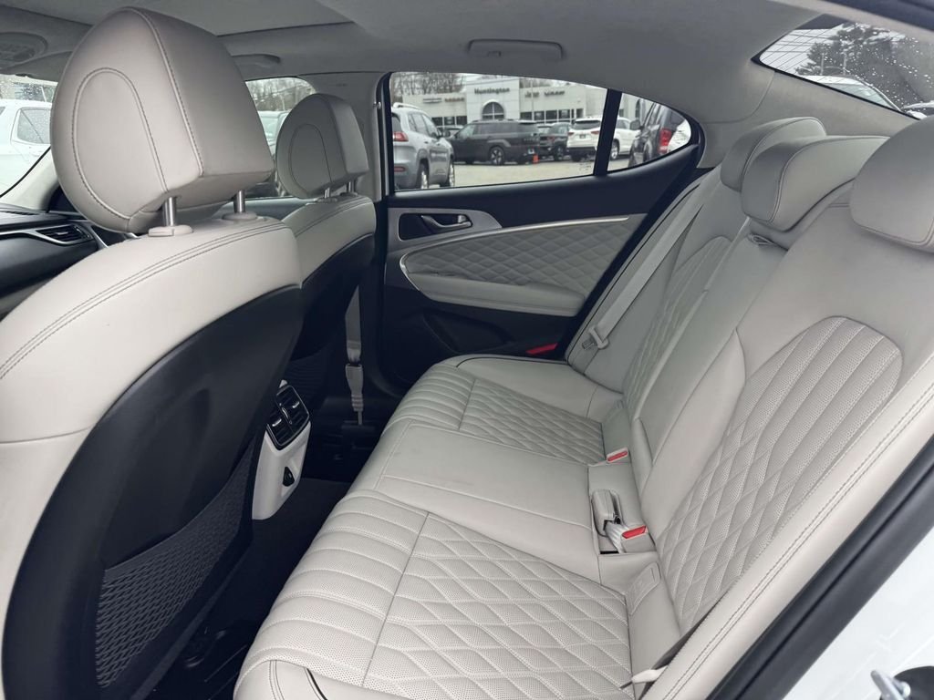 Used 2021 White Genesis 2.0T image 9