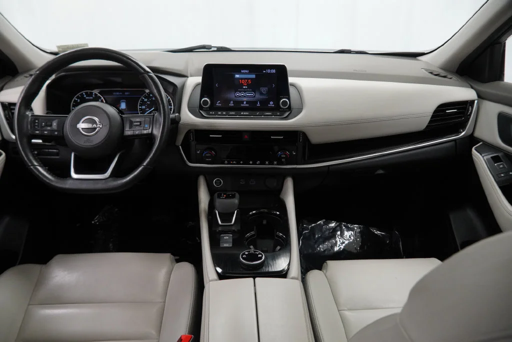Used 2023 Pearl White Trico Nissan SL image 4